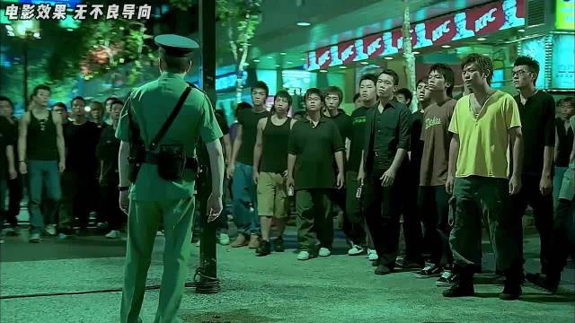 混混们太嚣张，帽子叔叔教他们做人