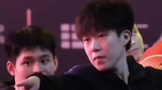 林诗栋退赛王楚钦担重任，中国男乒世界杯前景引关注