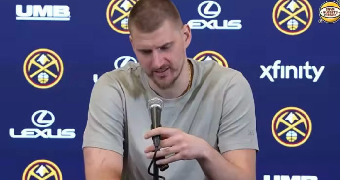 尼古拉·约基奇在这场比赛中的关键表现和数据详情是什么？