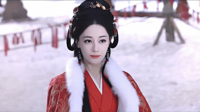 迪丽热巴高度近视的具体度数是多少，日常如何矫正？