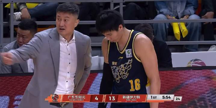 杜锋指导今天一改之前对待焦泊乔的态度，轻声的问了他一句：好吗