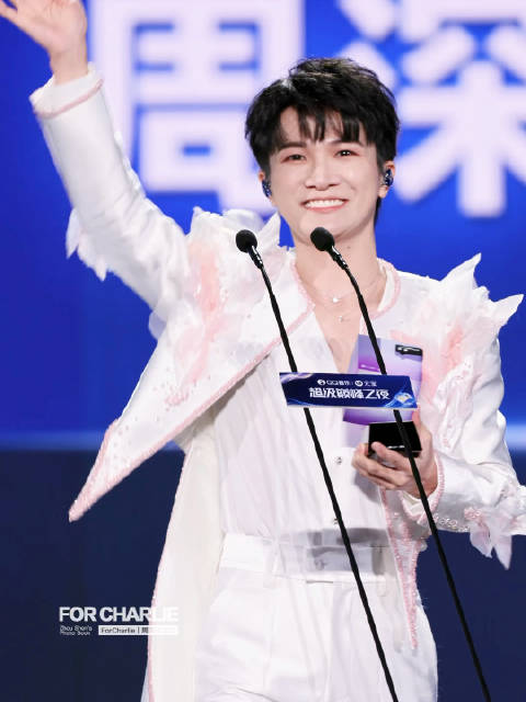 恭喜周深荣获QQ音乐巅峰之夜巅峰时代之声！