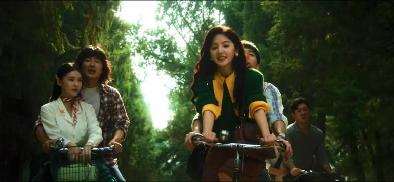 用素描画打开冬去春来群像戏