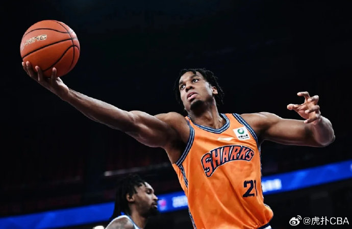 上海男篮的怀特塞德为何会称张镇麟为“CBA伦纳德”？
