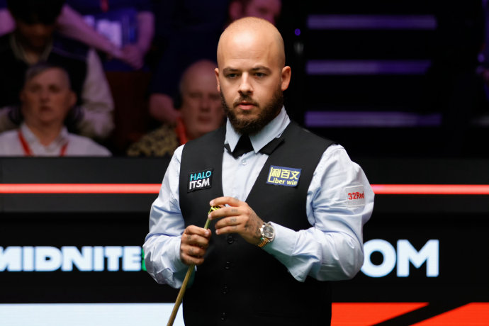 丁俊晖职业生涯的低谷期是如何渡过的，他经历了哪些挫折？