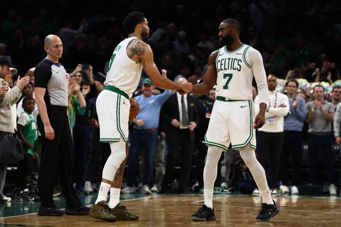 塔图姆回归后对凯尔特人队的战绩和争冠前景有多大提升？