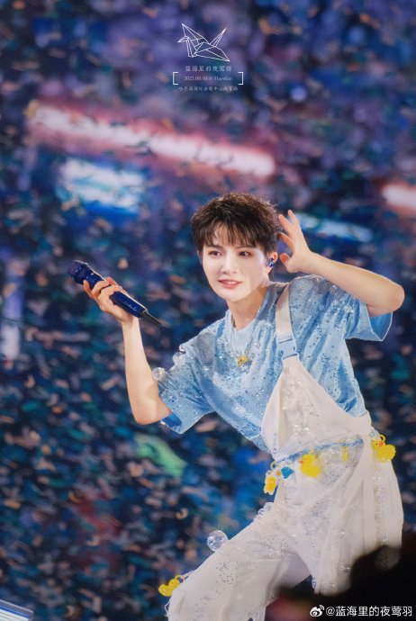 周深压轴舞台遇彩带雨惊吓！稳定演绎《璀璨冒险人》获赞