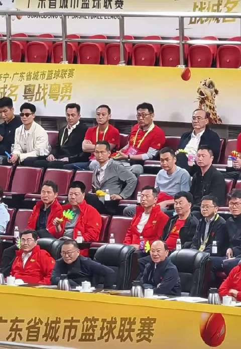 粤BA揭幕战，广东黄书记现场观战 后排还坐着苏炳添