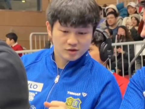 樊振东在德甲赛场秀了一把“咚次哒次”既可爱又萌动