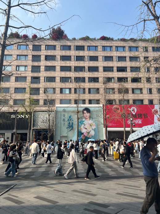 王俊凯直播送亲签！花西子花朝节限定周边太会玩