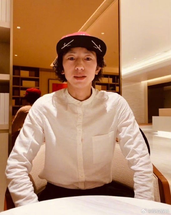 庞麦郎转发李荣浩微博艾特华晨宇，重提《我的滑板鞋》版权争议