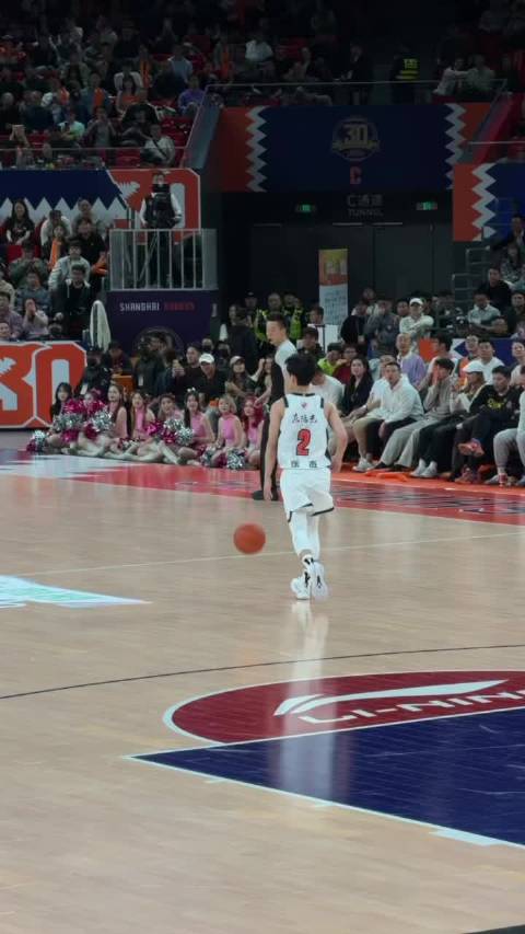 徐杰末节关键球后与球迷对呛显求胜心