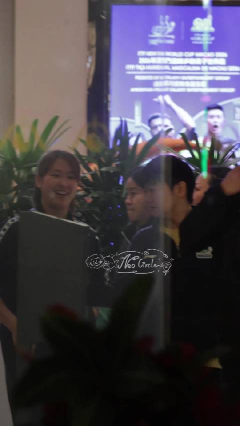 莎莎吃饱回去咯