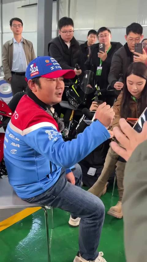 张雪夺冠背后国产摩托崛起，高薪留才挑战国际巨头