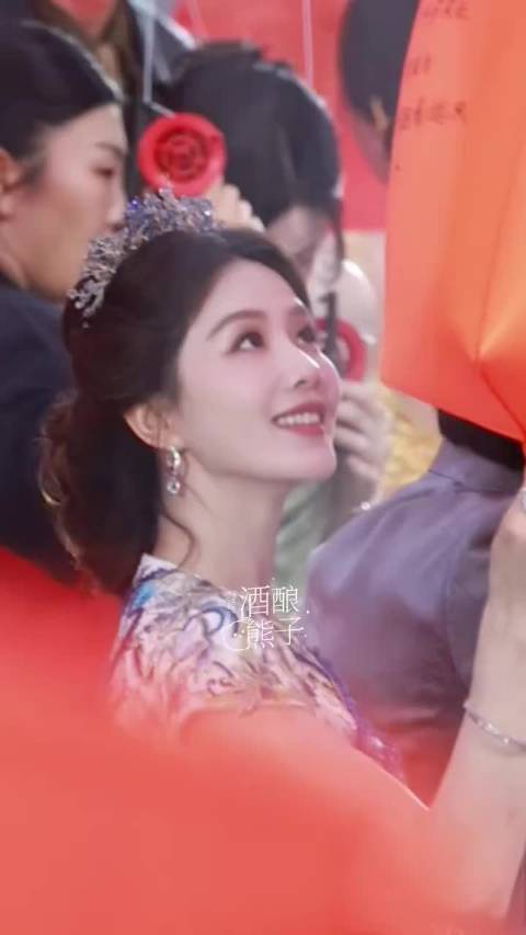 刘诗诗的美貌就这么权威 VOGUE投票TOP1 刘诗诗不愧是女王 ，出现即出圈