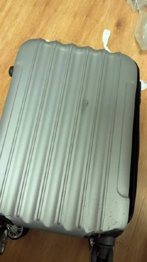 行李箱里装卡车了