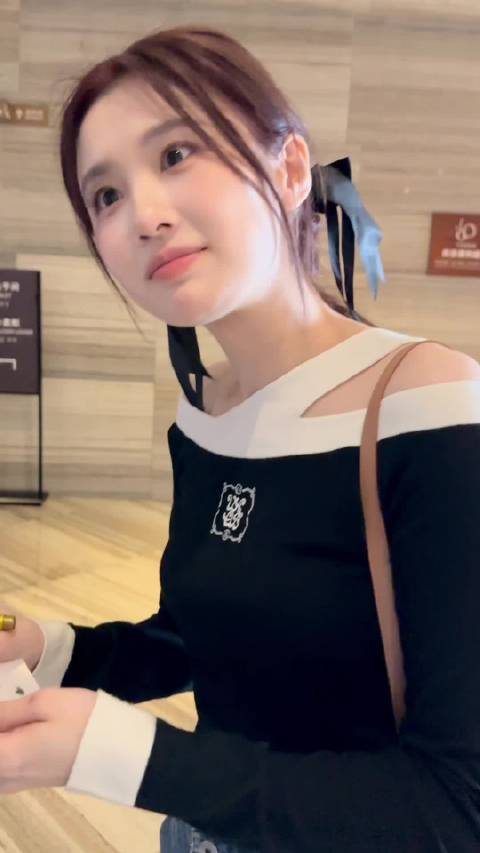 张慧雯表妹万福 我的姐姐最爱我了，呜呜呜饭撒了好久，我要哭了