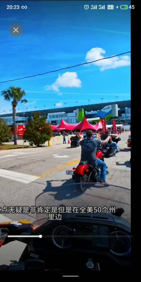 美国多数州成人骑摩托不强制戴头盔但须戴合规护目镜