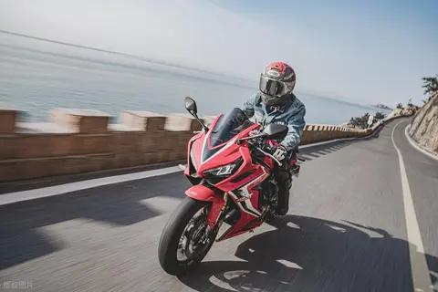 国产四缸大乱斗!钱江、凯越、张雪谁才是性价比之王?