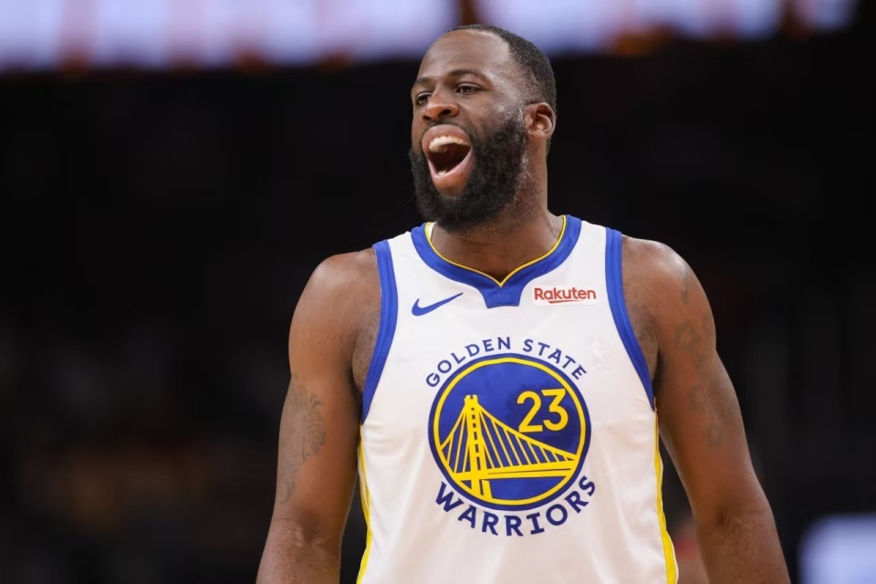 约基奇轰25+15+8胜勇士！掘金6连胜，两队均迎噩耗：核心轮换伤退比赛回顾：波神燃尽约基奇稳定发挥