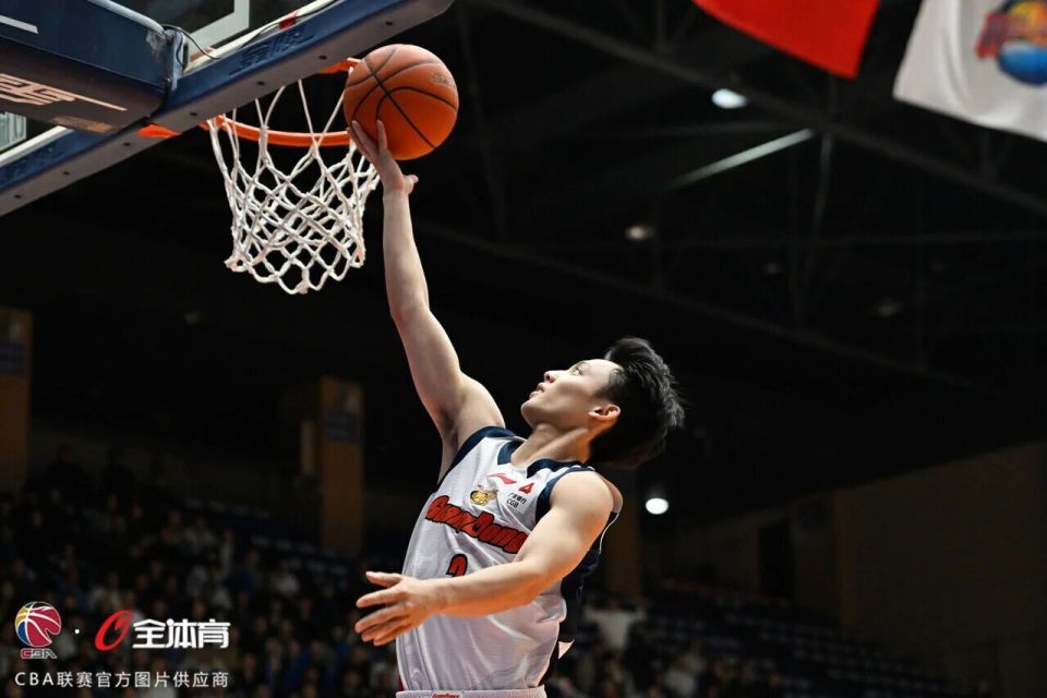 6人得分上双，广东102-54再胜四川