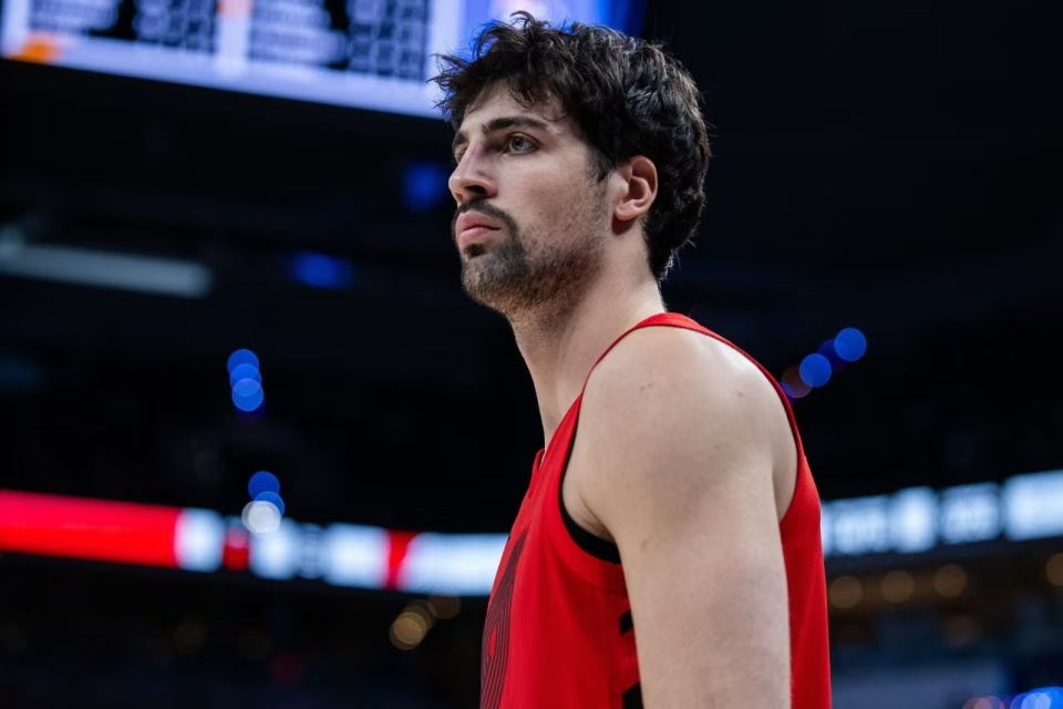 杨瀚森吃技犯,砍6分4板防不住!开拓者3人砍20,35分大胜奇才