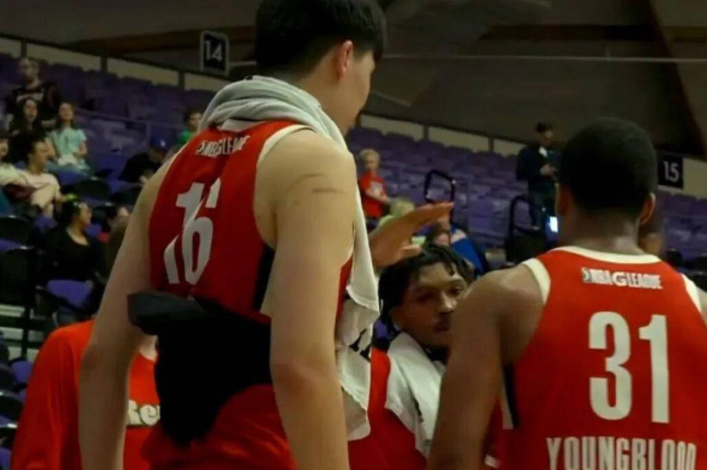 杨瀚森左右为难：自律与实力的双重考验下的挣扎