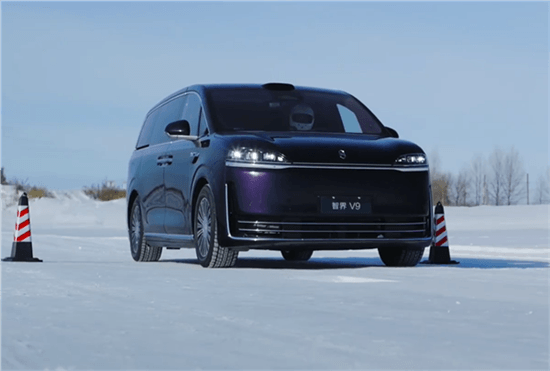 鸿蒙智行首款MPV 智界V9实车正式曝光