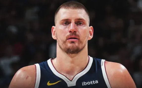 麦迪：约基奇毫不在意自己砍20+20+20，赛后只关心自己的马