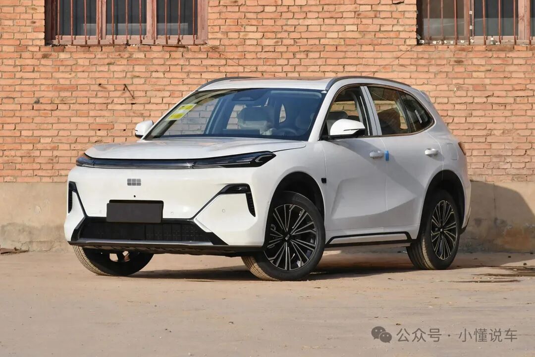 2026款银河星舰7 EM-i亮相,9.58万元起+175kW插混+200km纯电续航,10万级电混SUV全能标杆来了!