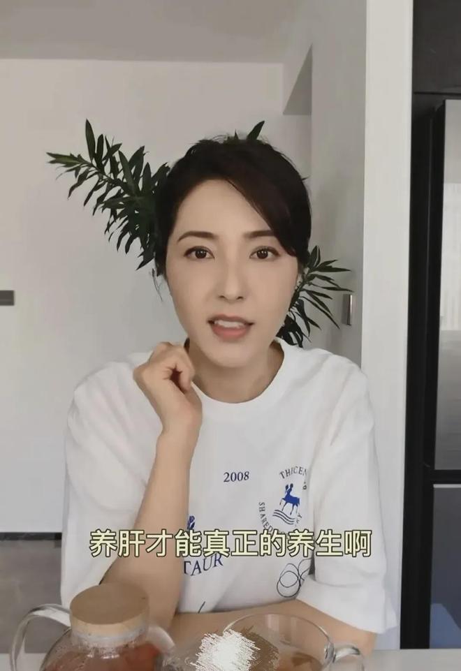 演员曾黎：女人过了30岁，老得非常快，这个时候真的不能熬夜