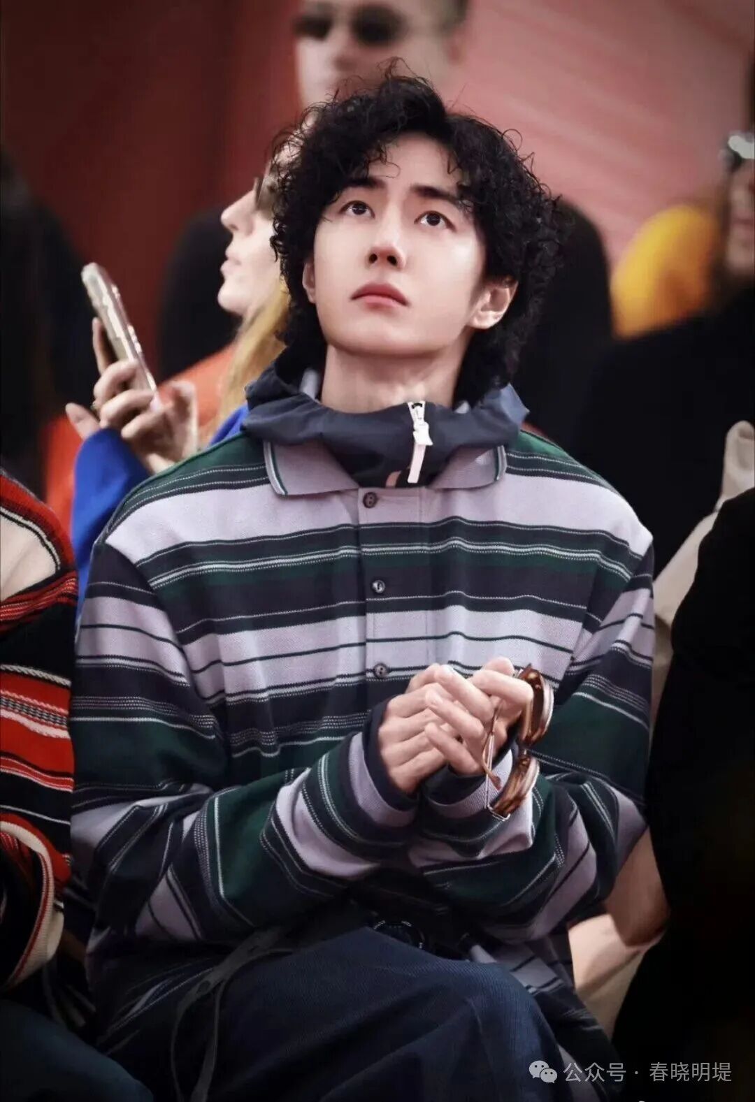 从《探索新境》到时装周,王一博的英文实力藏不住了