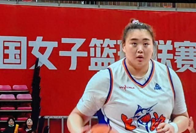 30分惨案!105-75四川大胜上海，王思雨11分刘禹彤16分离场_洁儿一个人