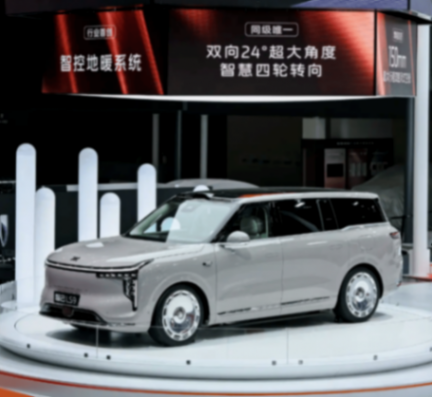 智己汽车旗舰大六座SUV LS9交付,以1500km超长综合续航与满配豪华配置,为30万级新能源SUV市场树立新标杆