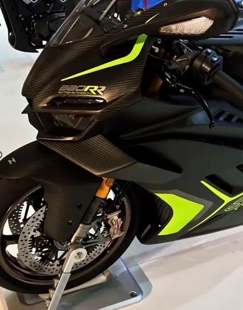 零百2.81秒全碳纤维,30万的张雪820RR-RS到底在卖给谁?