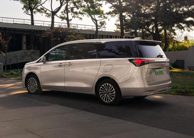 插混MPV扎堆，别克GL8靠小电池版能守市场吗?_热点解读