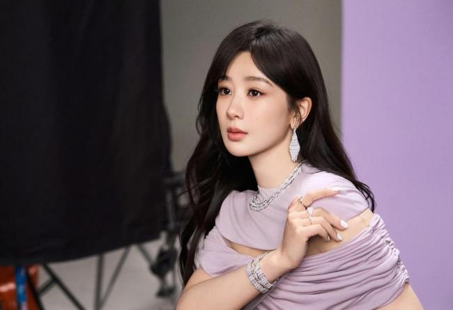 杨紫罗马时装周出发图 从剧组到时尚之都的华丽转身