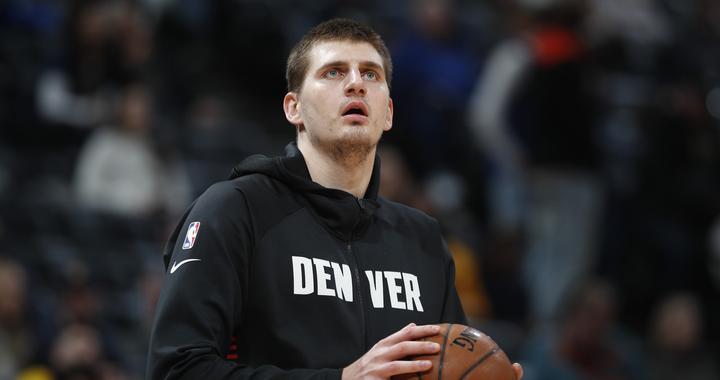 现役巨星40分次数：约基奇33，东契奇59，库里75，仅一人破百太强