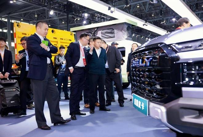 威麟R08 EV亮相合肥新能源商用车展，凭实力圈粉全场