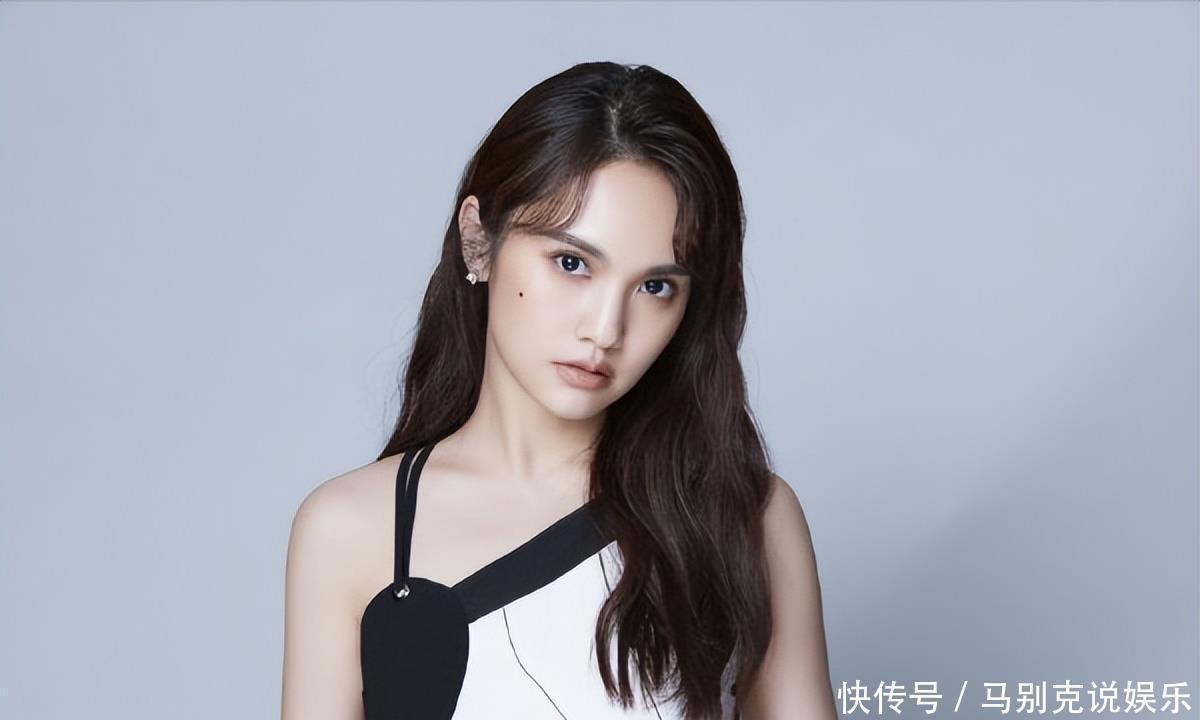 李荣浩杨丞琳结婚6周年，晒照庆祝，手牵手一起吃蛋糕好有爱 - 360娱乐