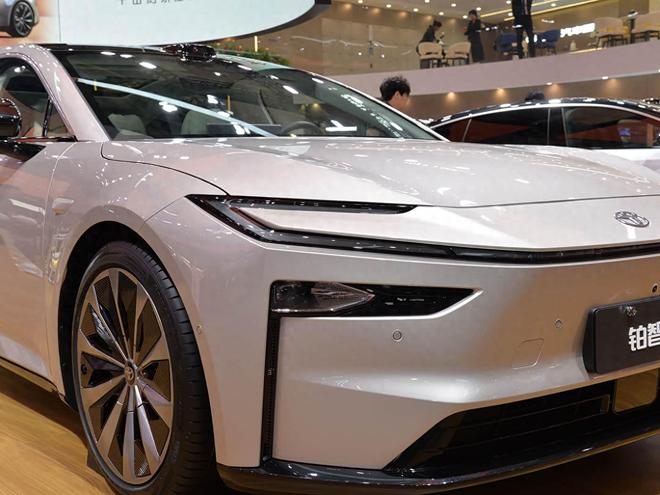 丰田全新新能源中大型车将上市，车长超5米1，最大纯电续航710km