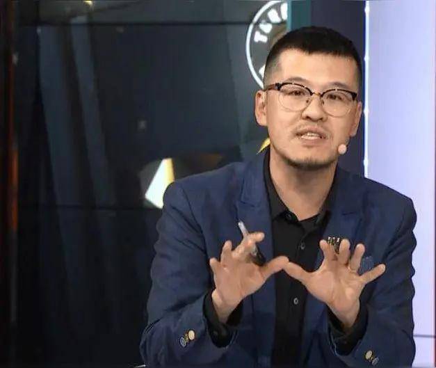 杨瀚森遭恶意抱摔反吃T！杨毅犀利点评：太老实，NBA不相信温和