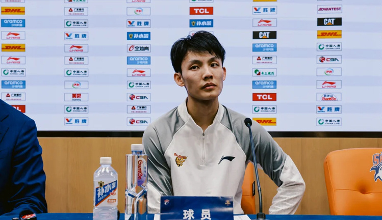 广东大胜四川仍挨骂！杜锋三点做法让球迷破防，轮换极其诡异