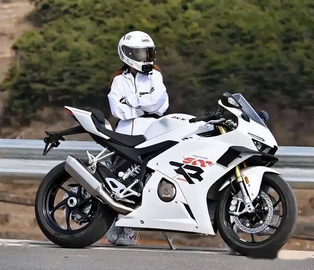 估值破10亿！张雪机车完成A轮融资，国产摩托打破欧美日垄断