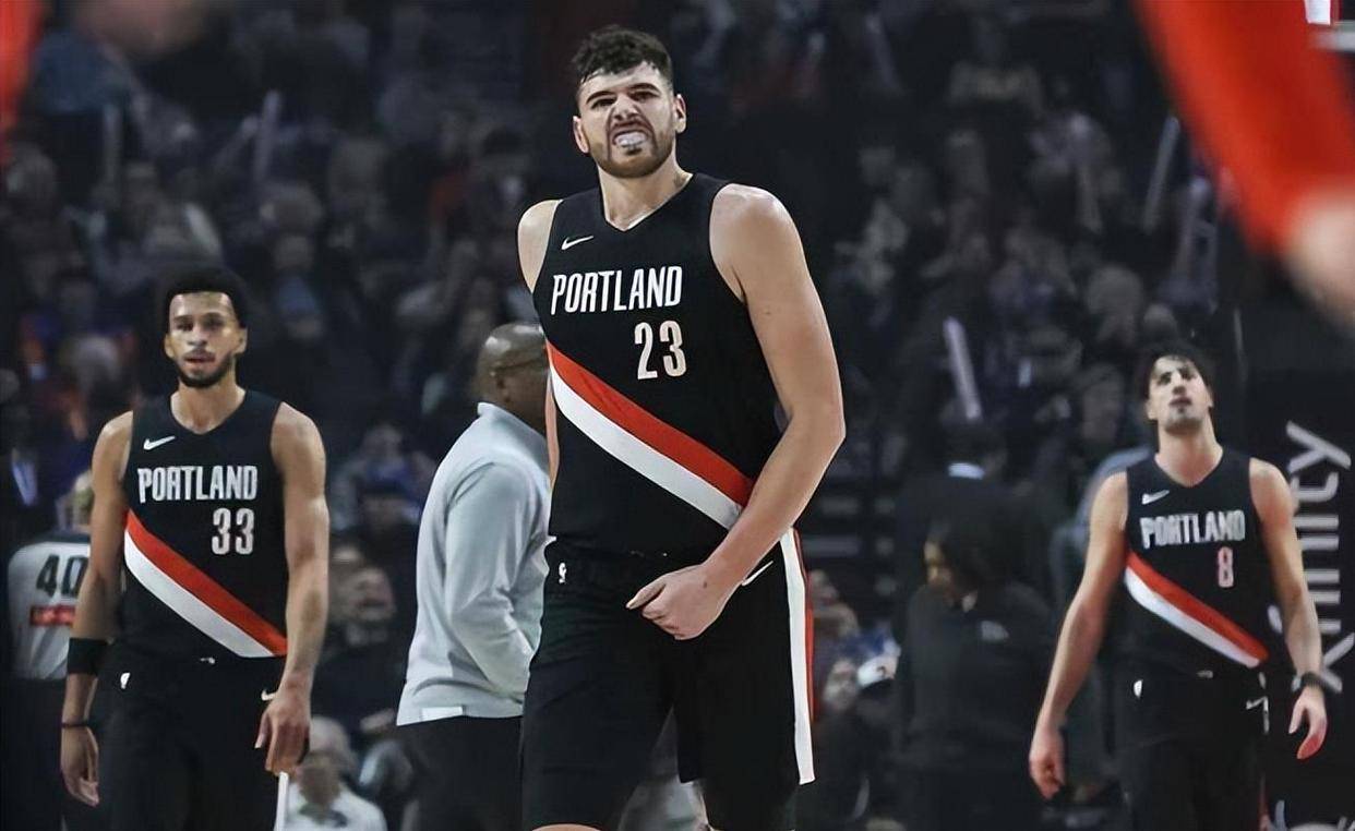 开拓者不敌尼克斯，杨瀚森遭弃用！内线被唐斯打败也不上杨瀚森？