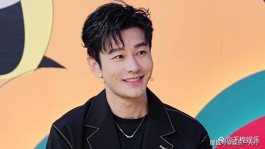 今年一部戏不接!48岁黄晓明考博失败,本人回应:就想当家里第一个博士,这理由你服吗?