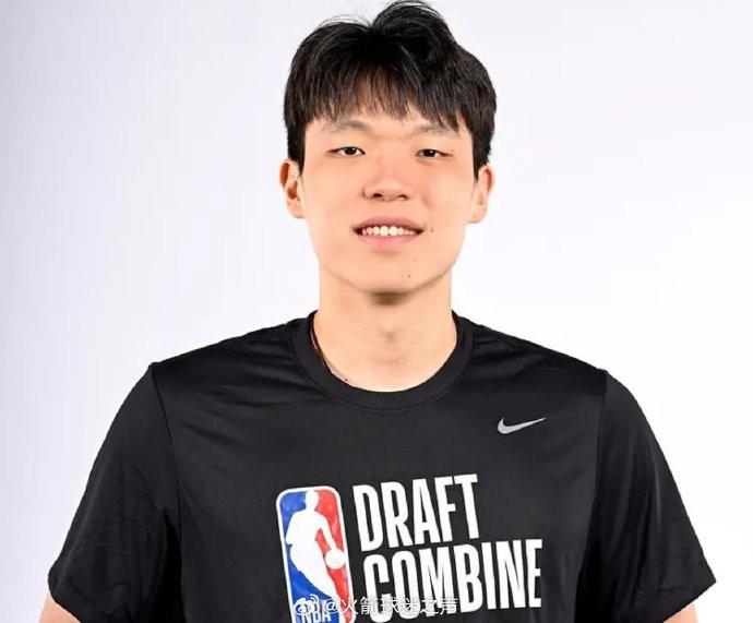 杨瀚森联合试训体测数据:裸高216cm、臂展220cm、体重114.6kg