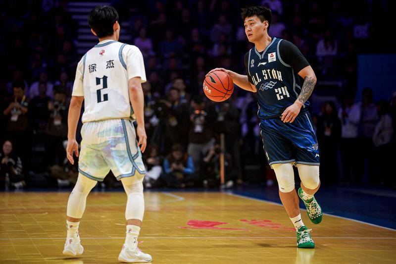 表现-赵睿23分尽显强硬球风 徐杰9分末节被罚下