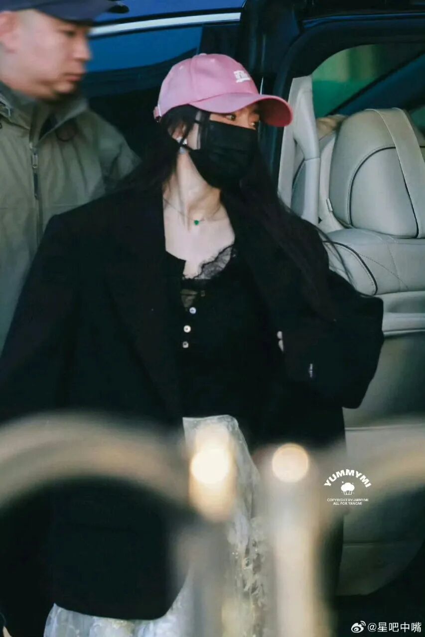 杨幂《江山大同》官宣,将挑战从15岁演到49岁,年龄跨度34岁。