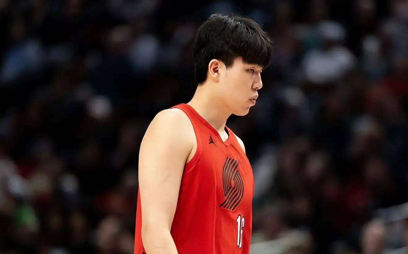 13分领先被逆转！火箭遭开拓者双杀，杜兰特怒摔水瓶，杨瀚森连出场